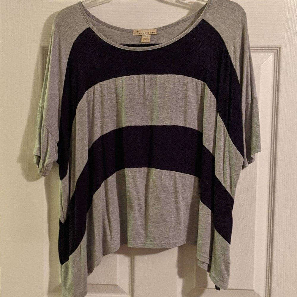 Twenty one, size small grey and navy crop top